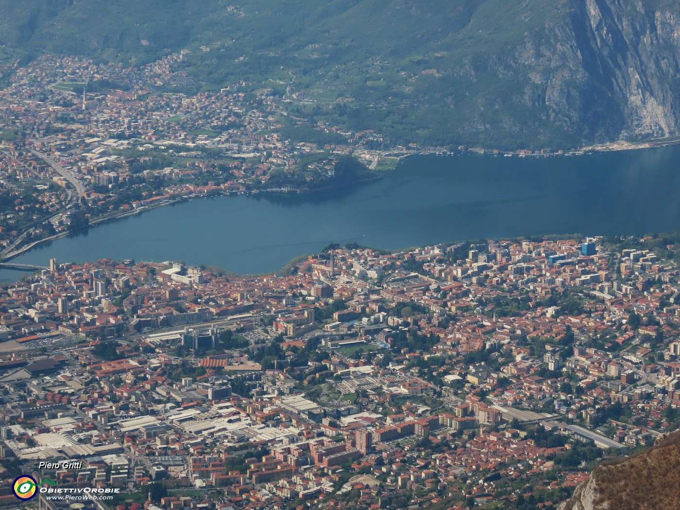 48 Zoom su Lecco , il lago, Valmadrera.JPG